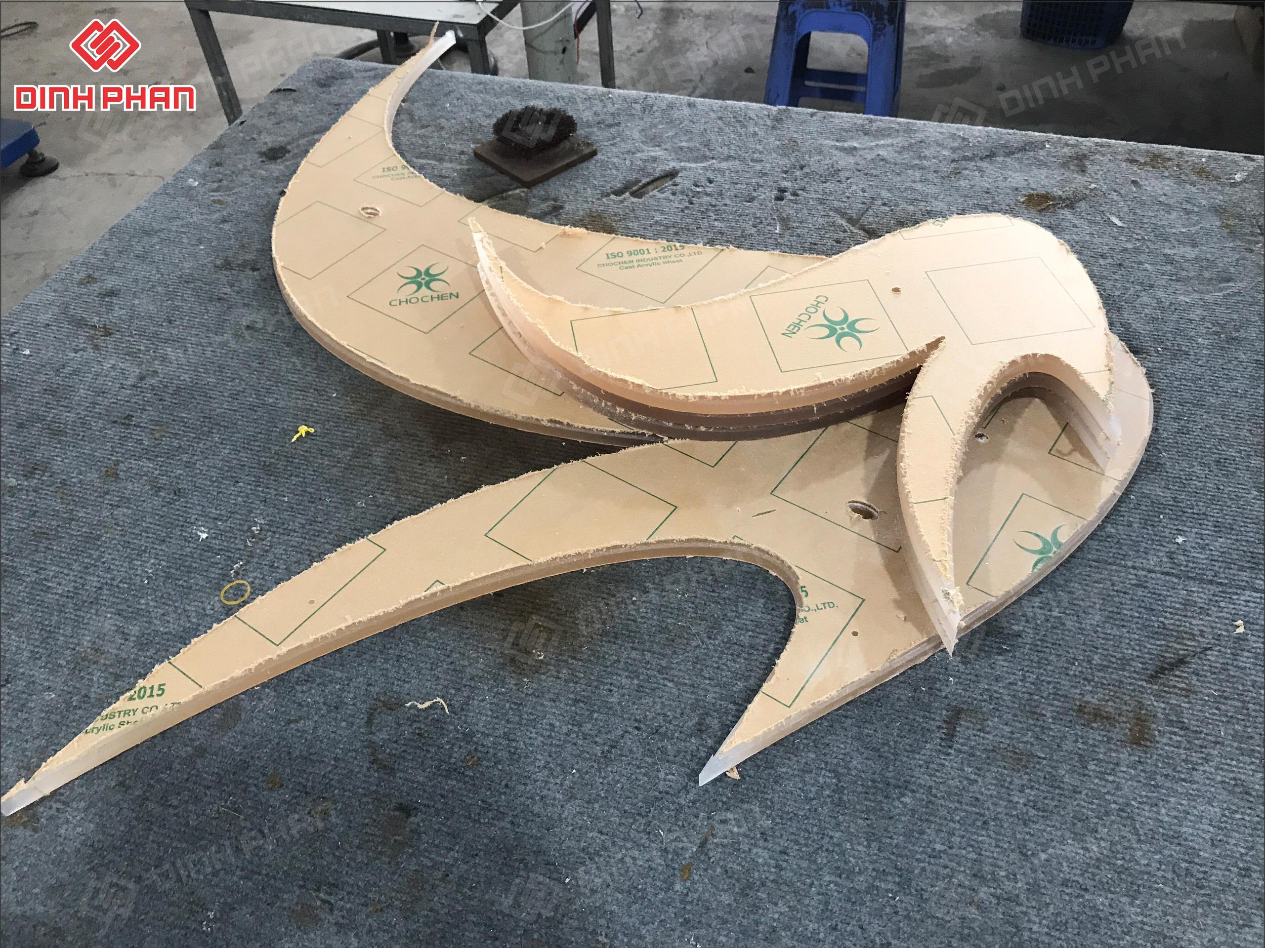 Lên khuôn bảng Inox