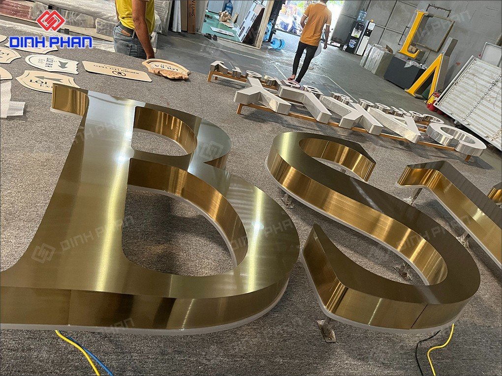 thi công bảng hiệu chữ nổi inox tại Đắk Lắk