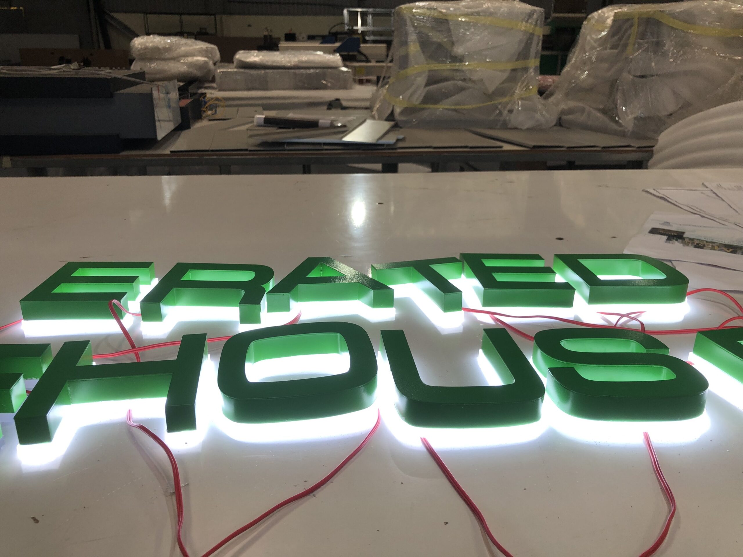 Làm bảng hiệu chữ inox ERATED EHOUSE