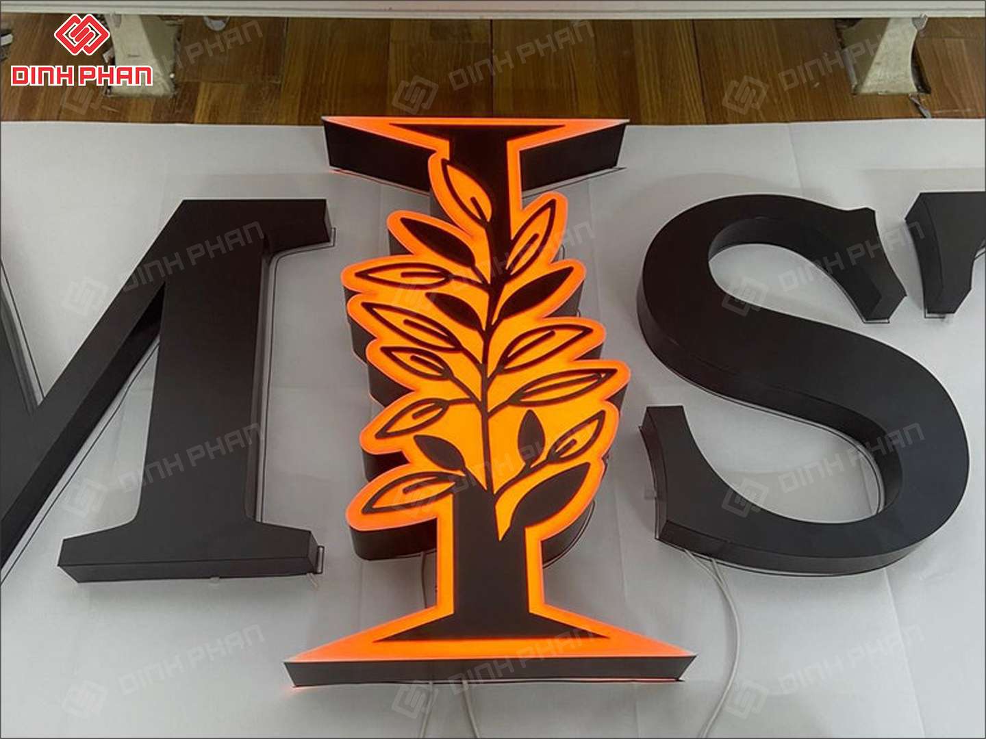 Làm bảng hiệu chữ inox theo yêu cầu