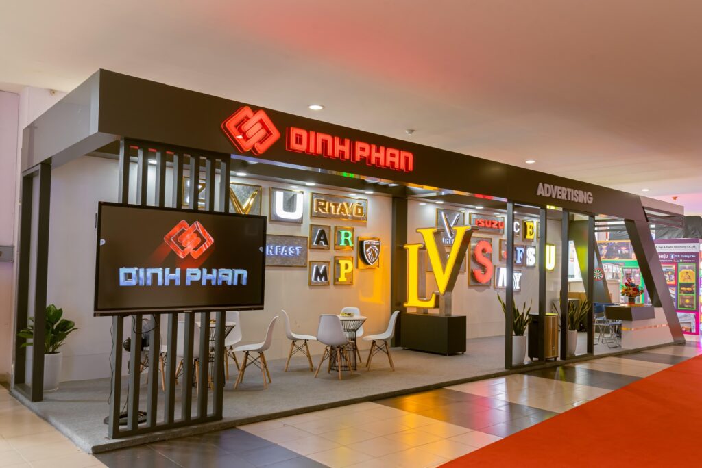 làm bảng hiệu bmt