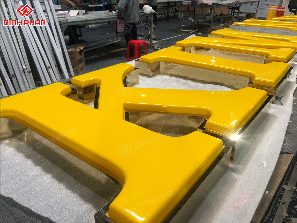 làm bảng hiệu bmt