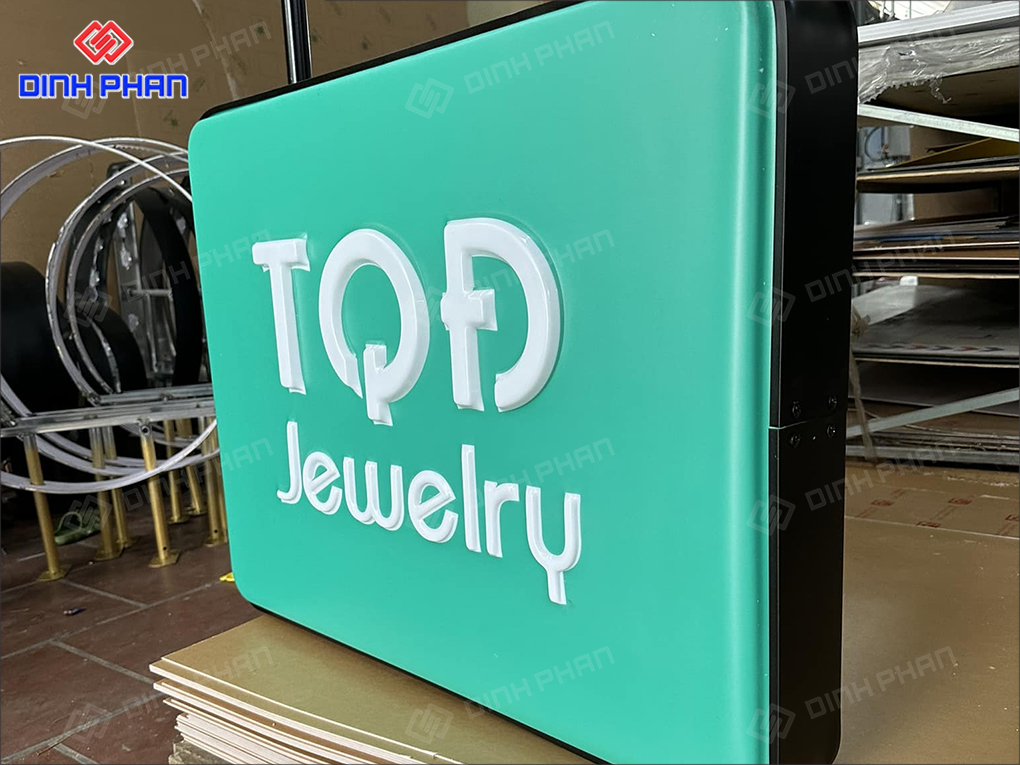 Bảng hiệu hộp đèn cửa hàng nữ trang
