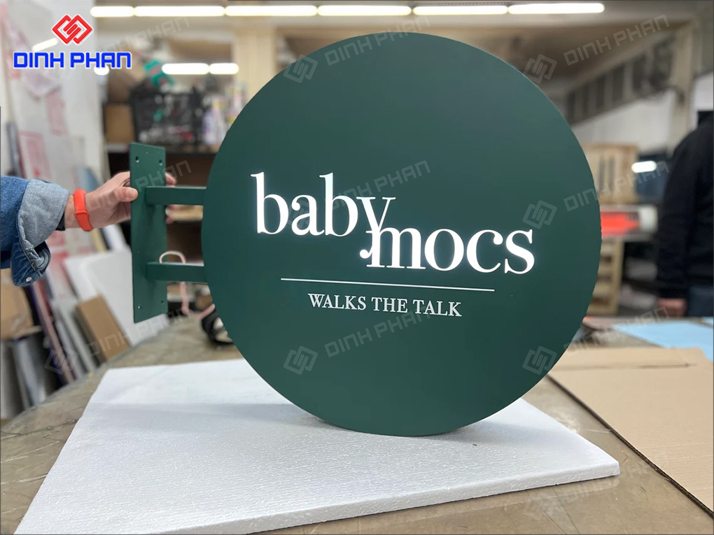 Làm bảng hiệu hộp đèn BMT