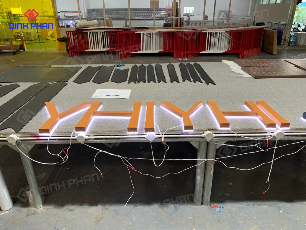 thi công bảng hiệu chữ nổi inox tại Đắk Lắk