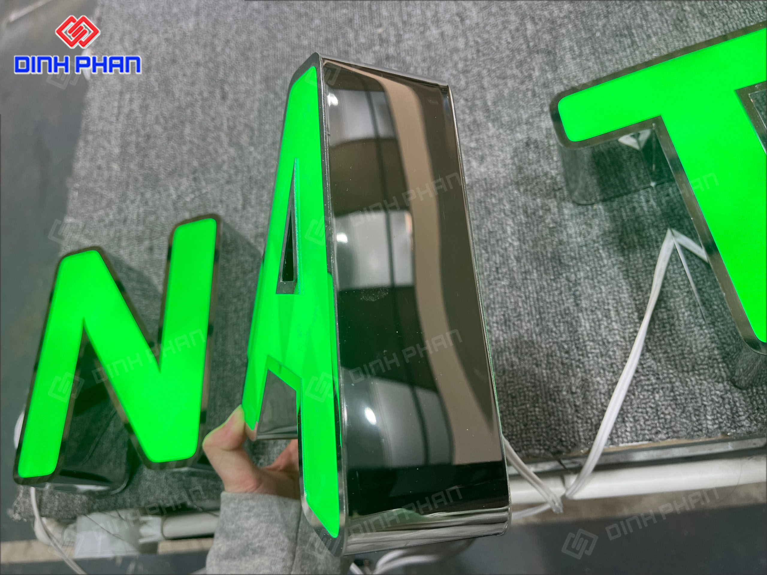 Đang thi công làm Chữ Inox