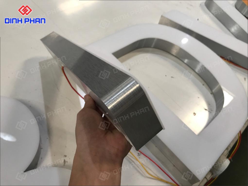 Làm chữ nhôm hắt sáng chân ở Đắk Lắk