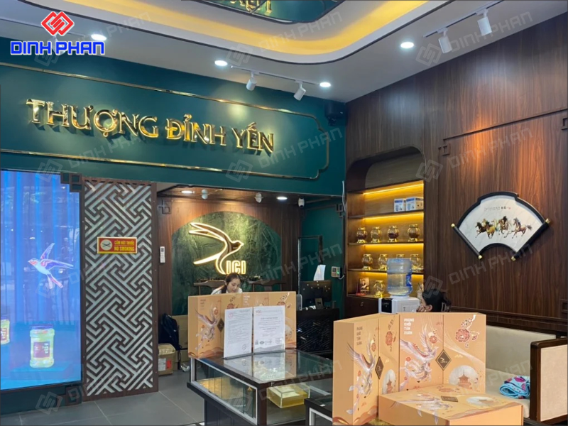 bảng hiệu trong nhà Buôn Ma Thuột