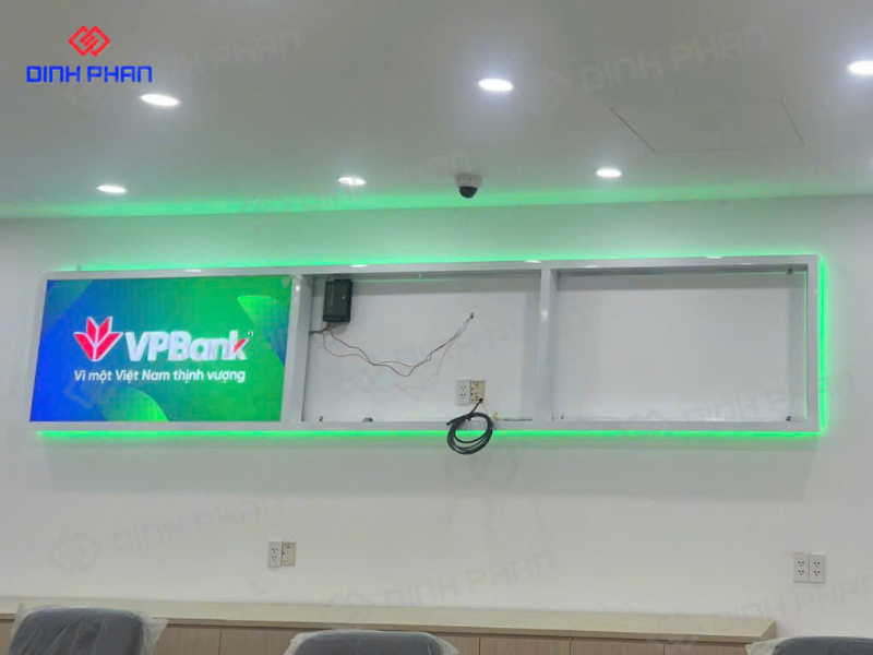 bảng hiệu trong nhà Buôn Ma Thuột