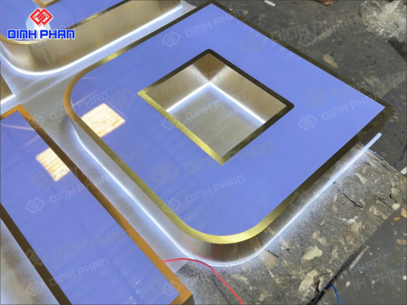 Chữ inox mặt mica Đắk Lắk