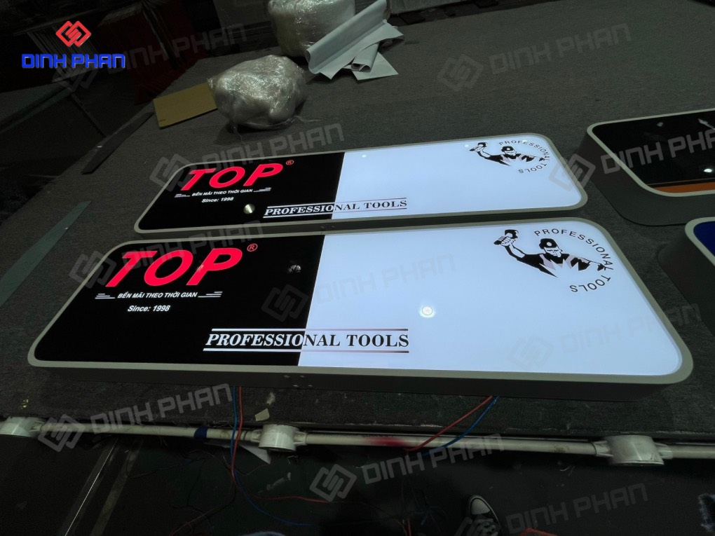 Hộp Đèn Vuông Buôn Ma Thuột