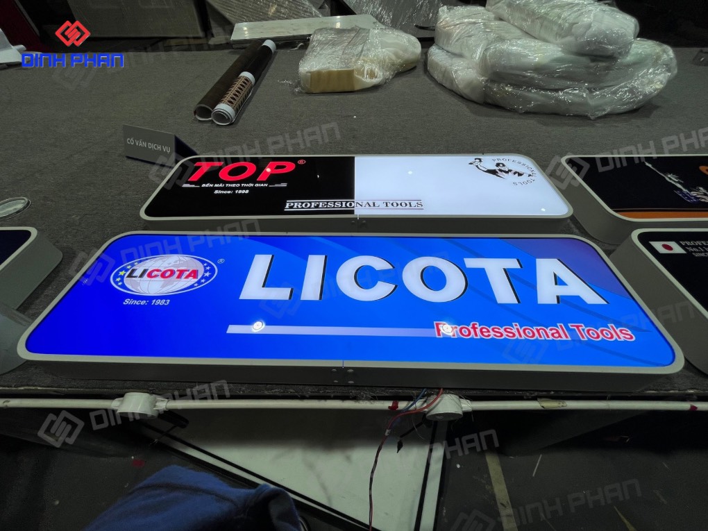 Hộp Đèn Vuông Buôn Ma Thuột