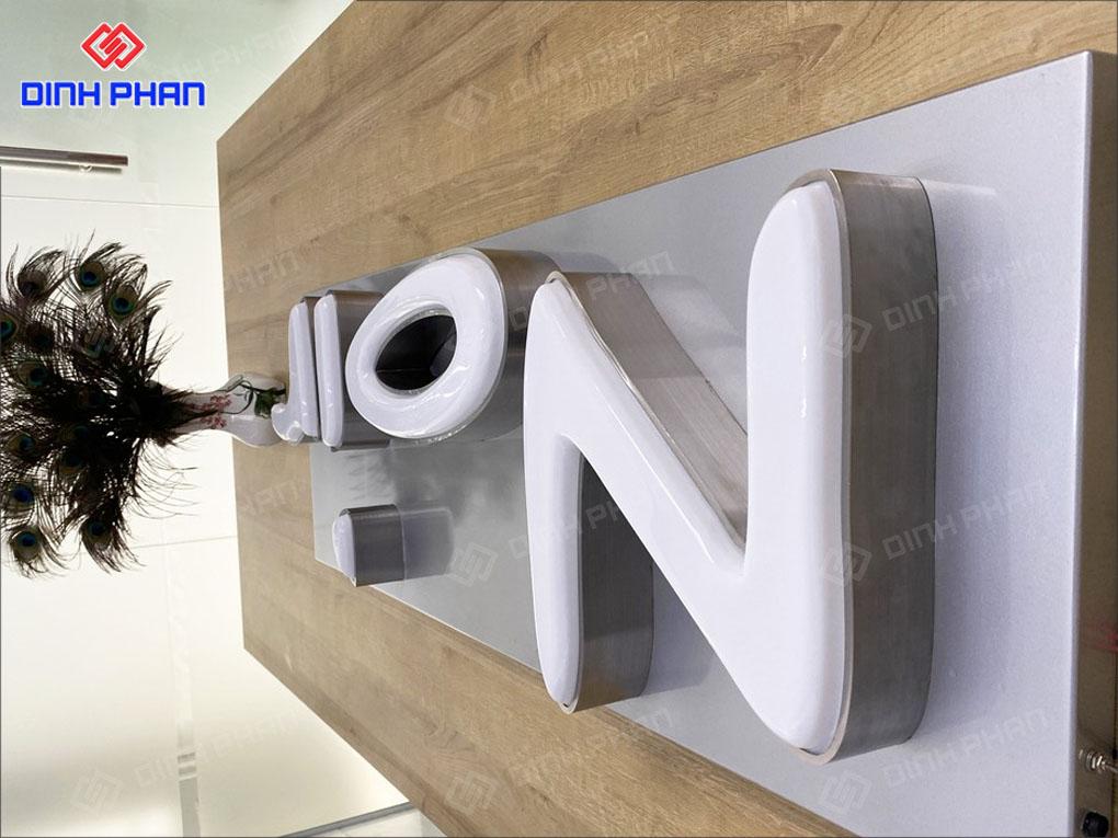 Chữ Inox Trắng Xước đèn xanh Buôn Ma Thuột